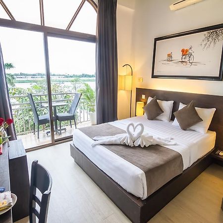 Adore Riverside Hotel Phnom Penh Exterior foto
