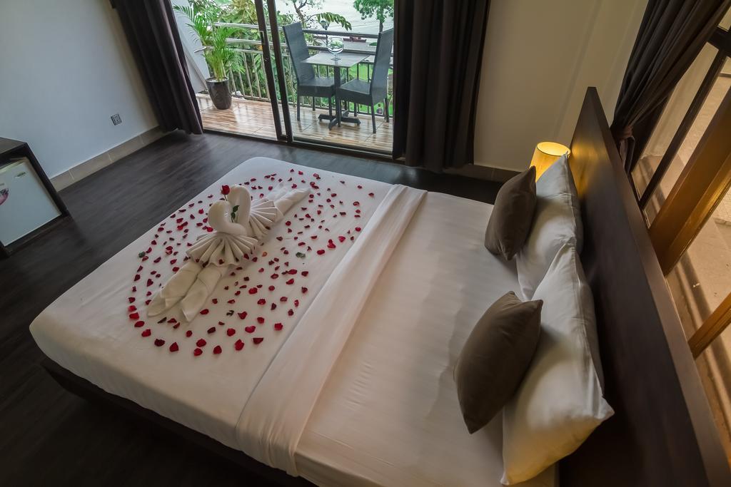 Adore Riverside Hotel Phnom Penh Exterior foto