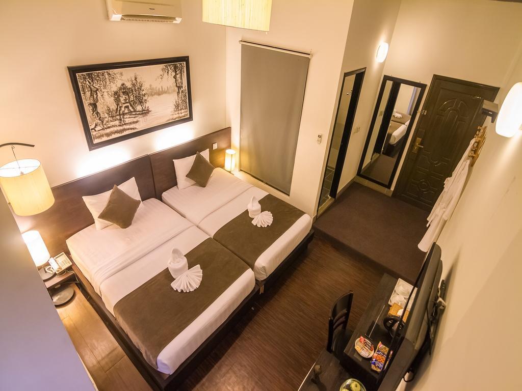 Adore Riverside Hotel Phnom Penh Exterior foto