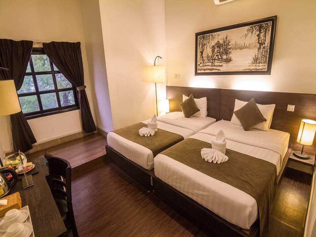 Adore Riverside Hotel Phnom Penh Exterior foto