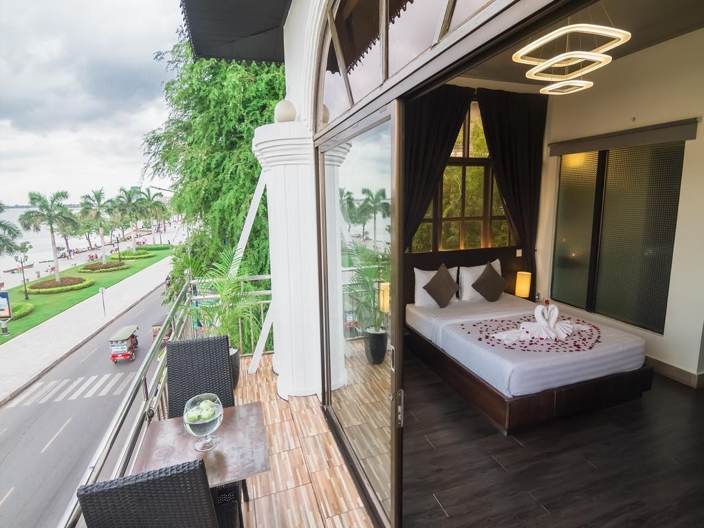Adore Riverside Hotel Phnom Penh Exterior foto