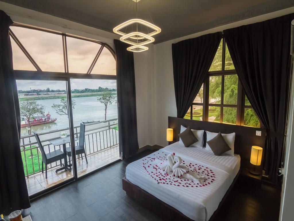 Adore Riverside Hotel Phnom Penh Exterior foto