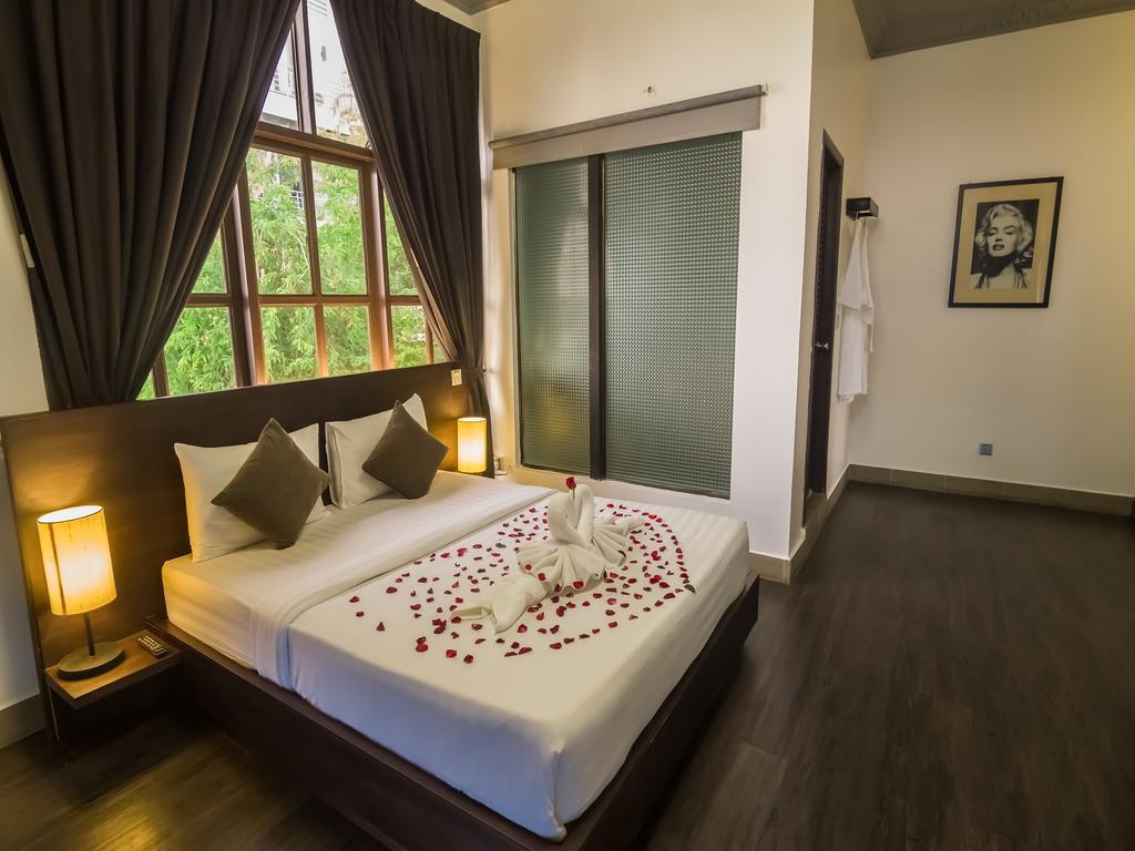 Adore Riverside Hotel Phnom Penh Exterior foto