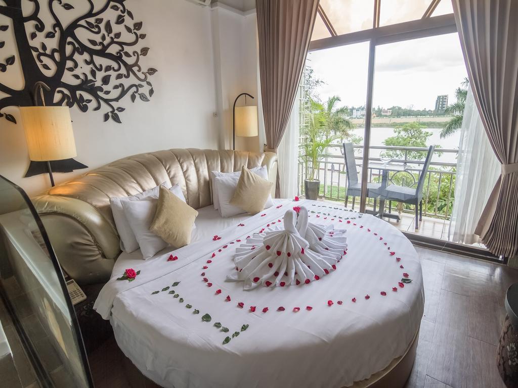 Adore Riverside Hotel Phnom Penh Exterior foto