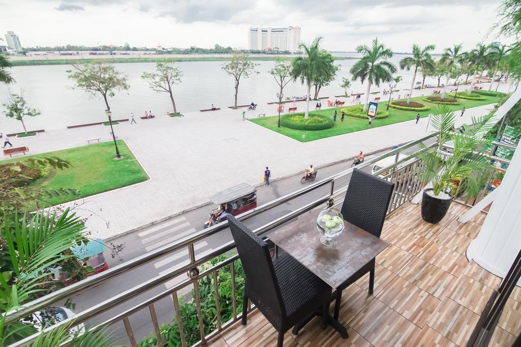 Adore Riverside Hotel Phnom Penh Exterior foto