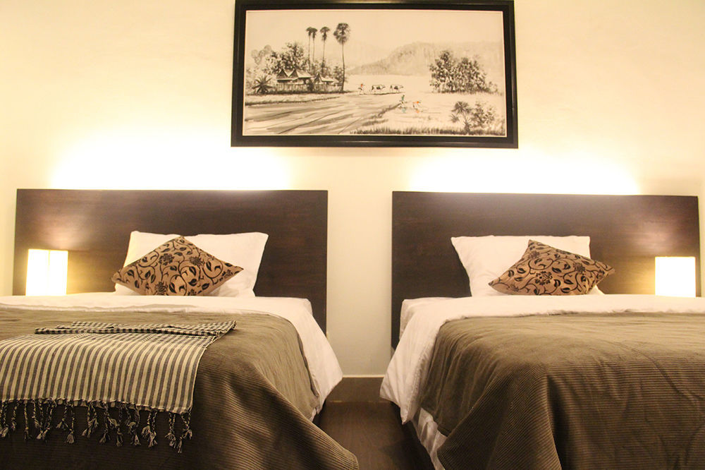 Adore Riverside Hotel Phnom Penh Exterior foto