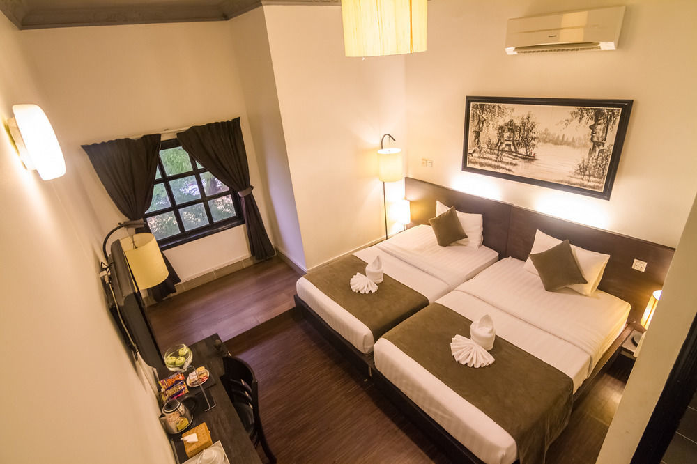 Adore Riverside Hotel Phnom Penh Exterior foto